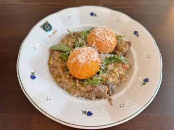 Krokety ze sýru Raclette s kroupovým rizotem.jpg